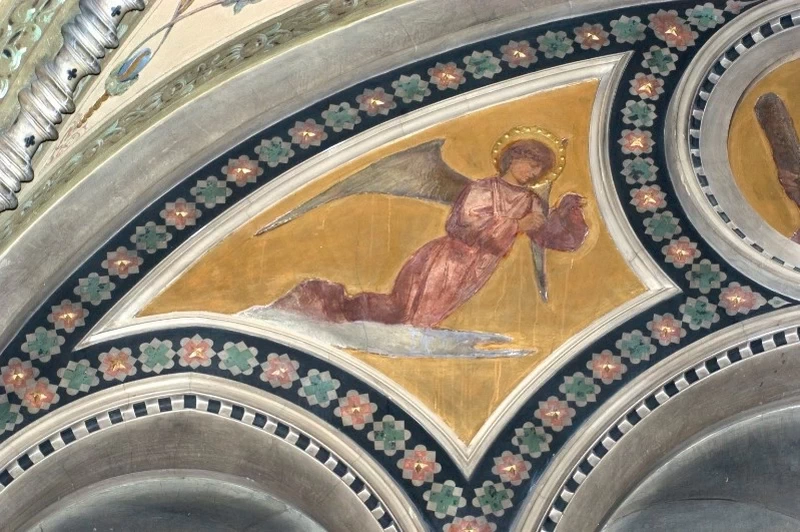 113-Modesto Faustini-Angelo inginocchiato su nube con veste rossa - Santuario Santa Maria delle Grazie, Brescia 